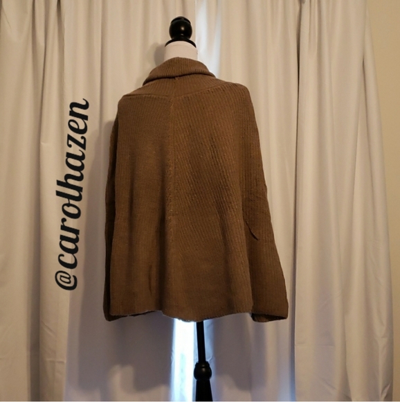 ONE LG LEFT!  NWT Boutique Sweater Cape Brown - Picture 11 of 16
